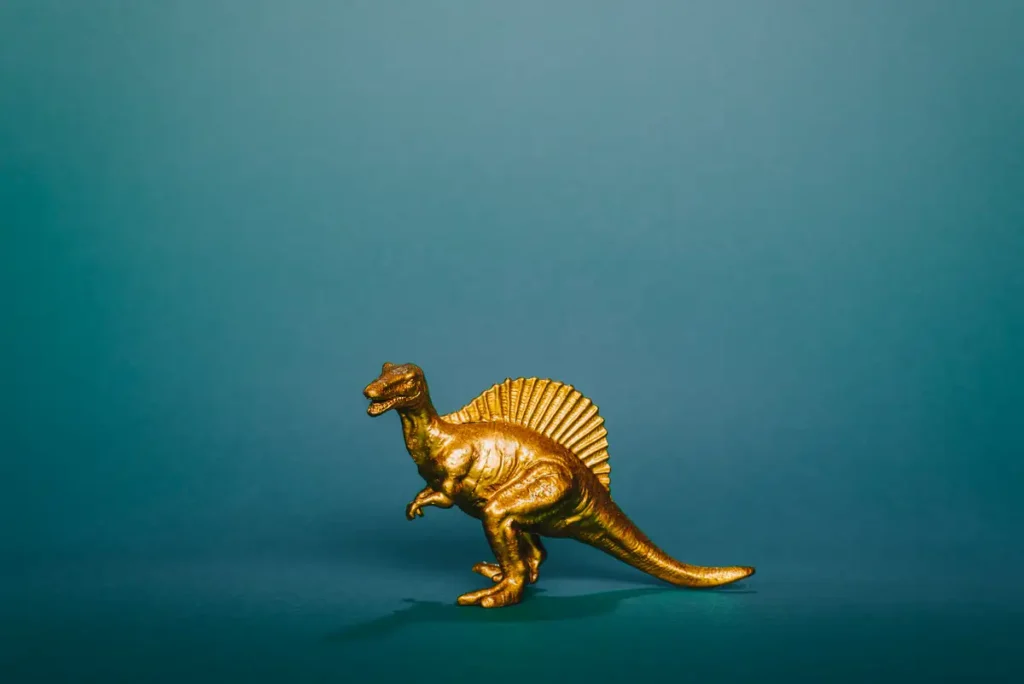 dinosaurios con pinchos en la espalda