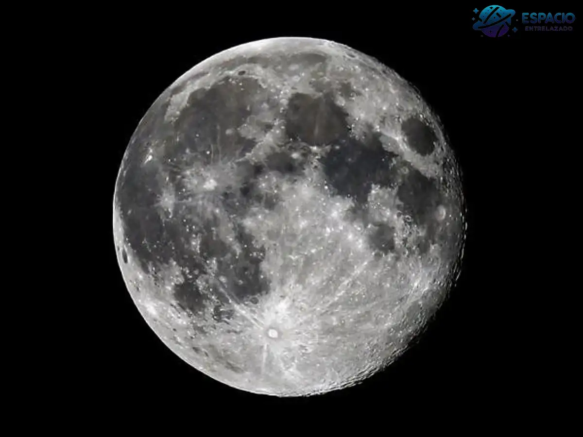 de que color es la luna