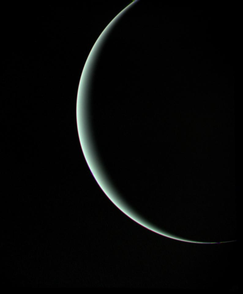 Urano, el gigante de hielo azul verdoso, visto por la Voyager 2