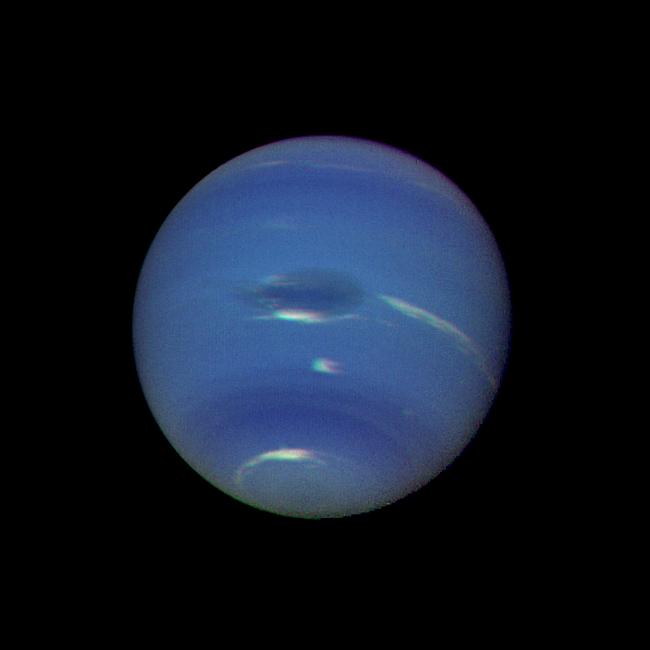 Neptuno, el gigante de hielo de intenso color azul, fotografiado por la Voyager 2