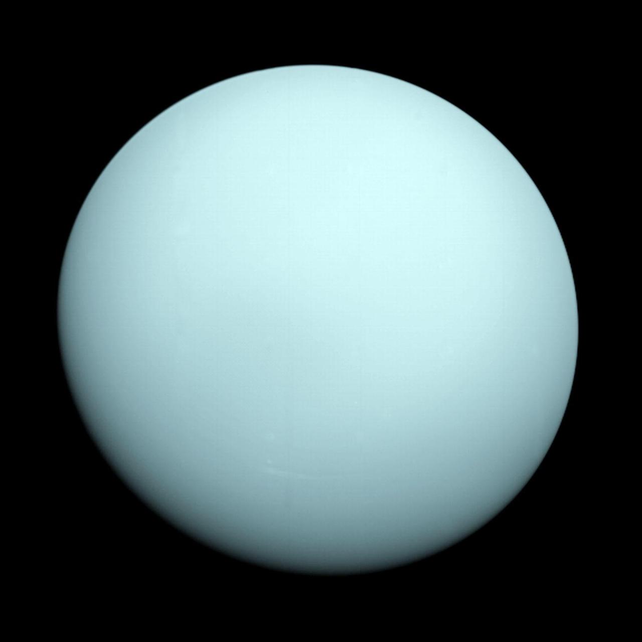 Urano, el planeta más frío del sistema solar, fotografiado por la Voyager 2 en 1986
