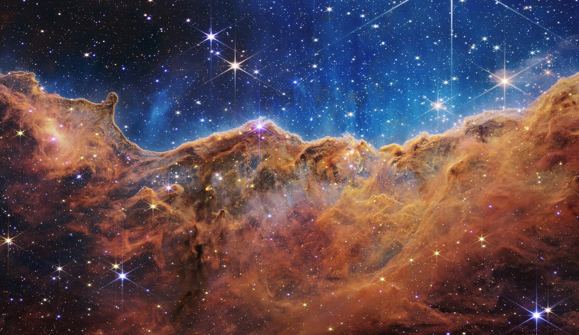 Los Acantilados Cósmicos de la nebulosa Carina captados por el telescopio James Webb